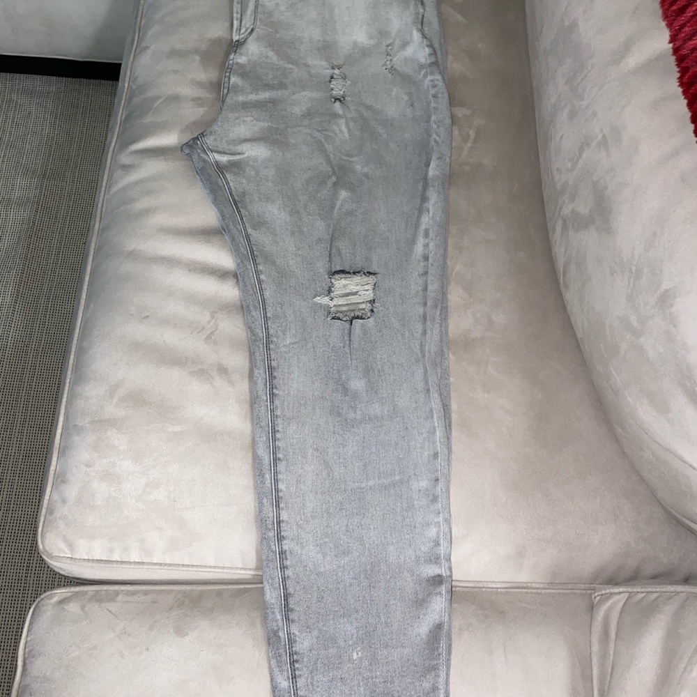Women’s Fashion Nova (curve) light grey distressed denim jeans. Sz: 20 - Picture 2 of 8
